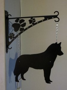 Siberian Husky skylt i metall med väggfäste