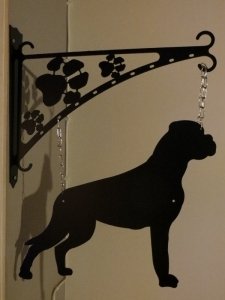 Boxer skylt i metall med väggfäste