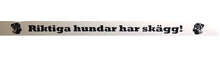 Load image into Gallery viewer, Bakrutedekal Riktiga hundar har skägg (Riesenbild) 440x48 mm