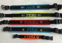 Load image into Gallery viewer, Vadderat halsband bredd 40 mm med namnbrodyr