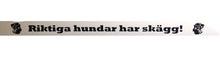 Laden Sie das Bild in den Galerie-Viewer, Bakrutedekal Riktiga hundar har skägg (Riesenbild) 410x23 mm