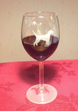2-st Rödvinsglas med blästat hundmotiv