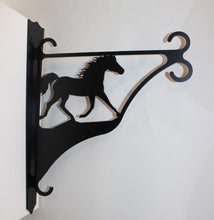 Load image into Gallery viewer, Ampelhållare motiv travhäst