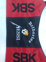 Load image into Gallery viewer, Tjänstetecken med D-ring och eget broderat motiv