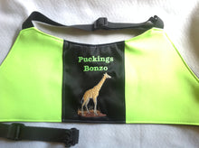 Load image into Gallery viewer, Tjänstetecken med reglerbara band och med eget broderat motiv