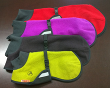 Load image into Gallery viewer, Ulltäcke för hund "Helsitar"